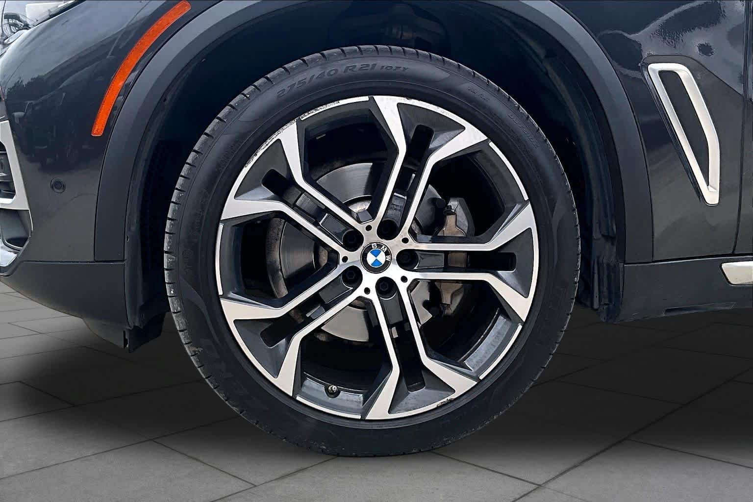 Used 2022 BMW X5 xDrive40i w/ Parking Assistance Package AWD/4WD image 10
