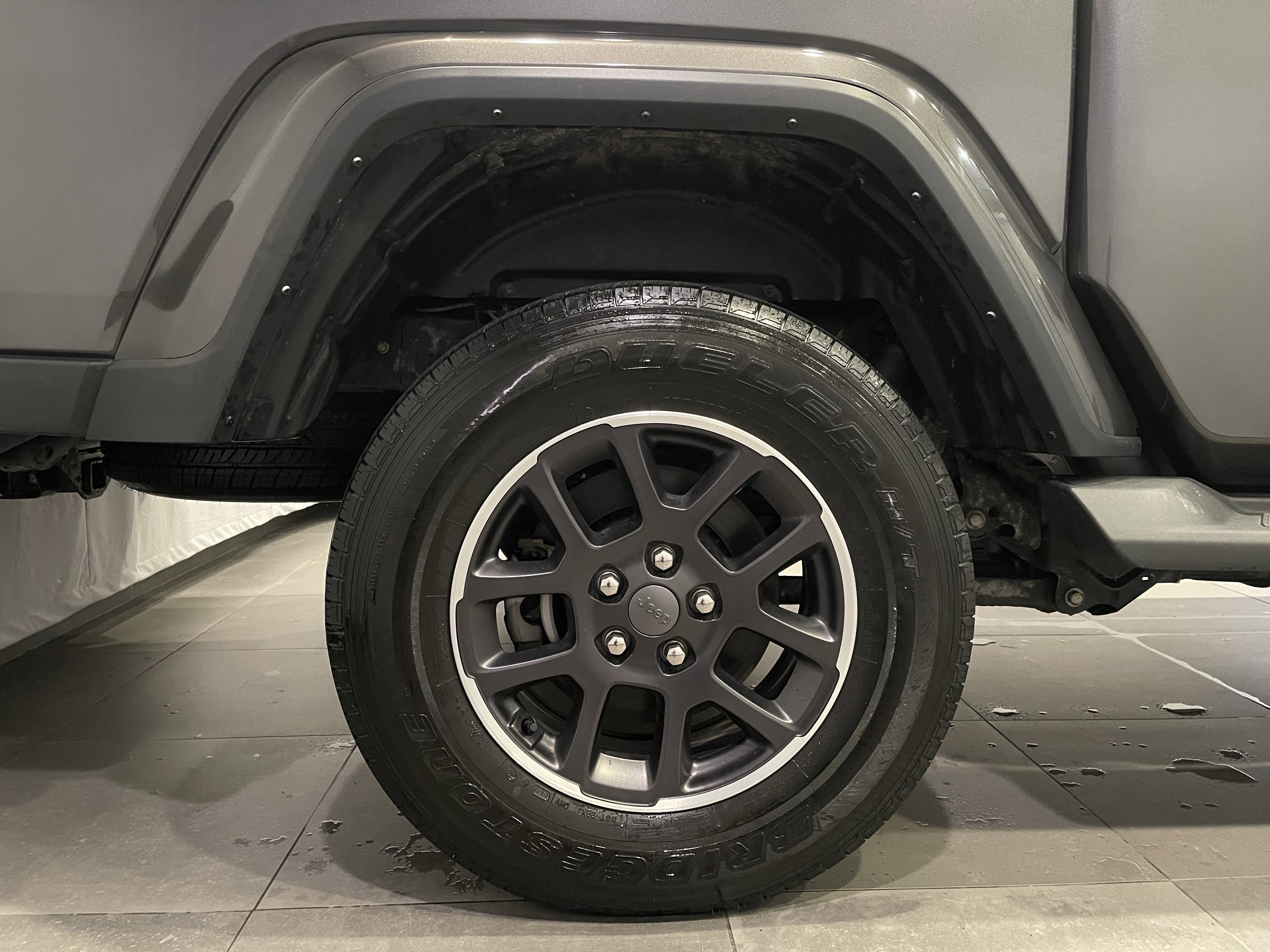 Used 2021 Jeep Gladiator Overland w/ Popular Equipment Package image 9