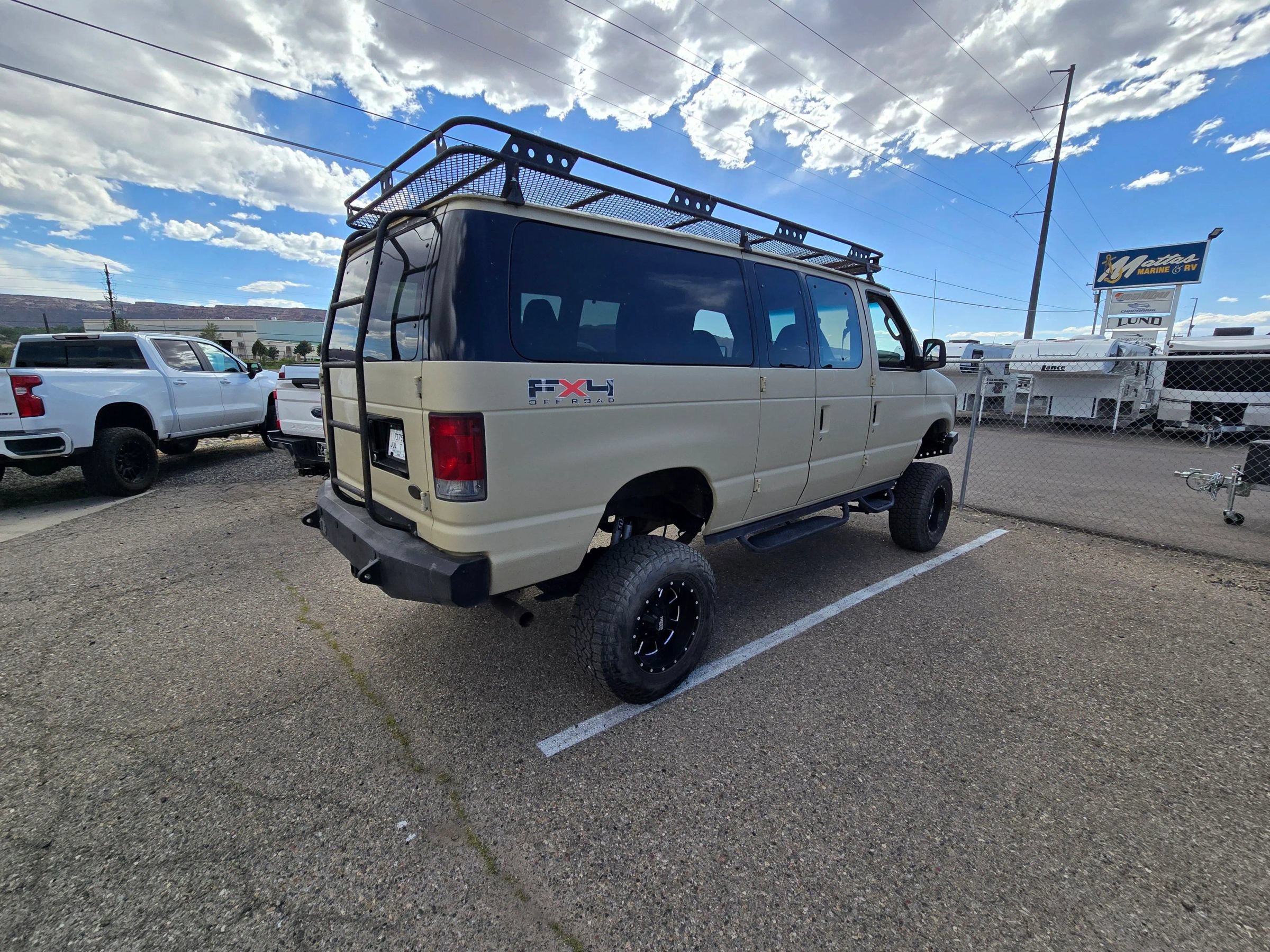 Used 2003 Ford E-350 and Econoline 350 XLT RWD image 3