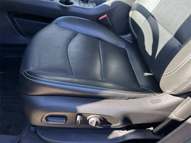 Used 2022 GMC Terrain SLT image 21