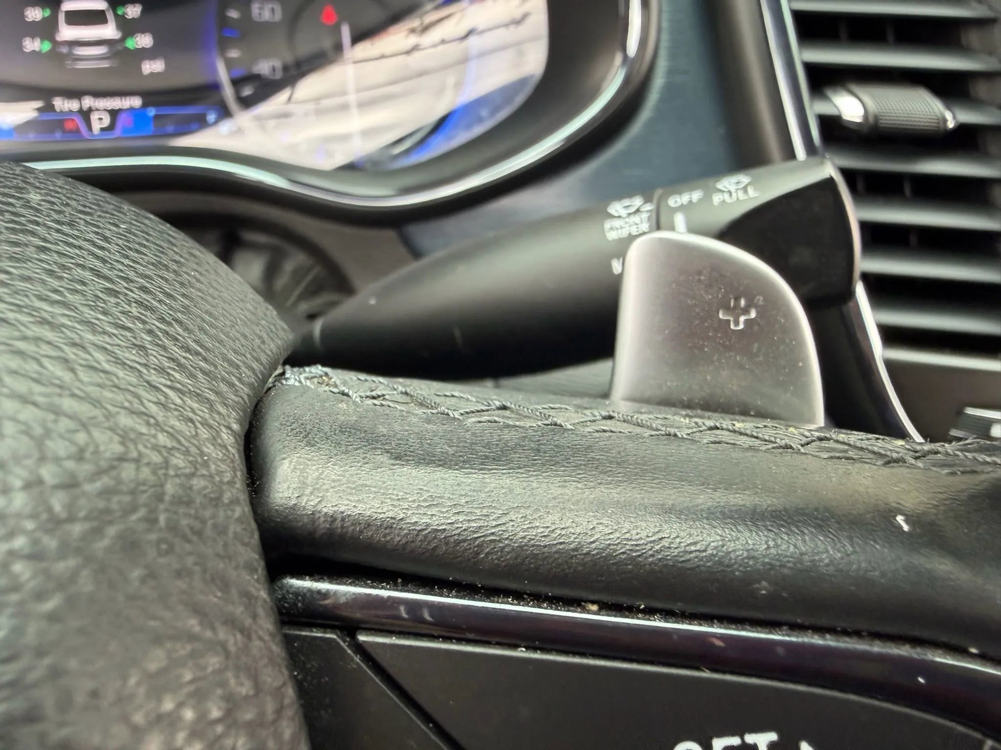 Used 2015 Chrysler 200 S w/ Navigation & Sound Group I image 32