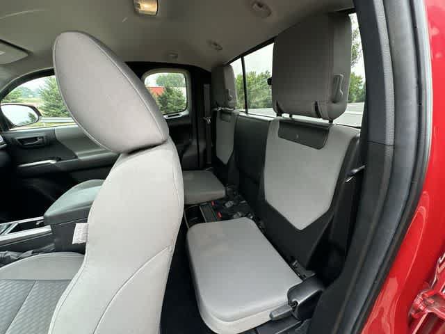 Used 2022 Toyota Tacoma SR5 AWD/4WD image 16