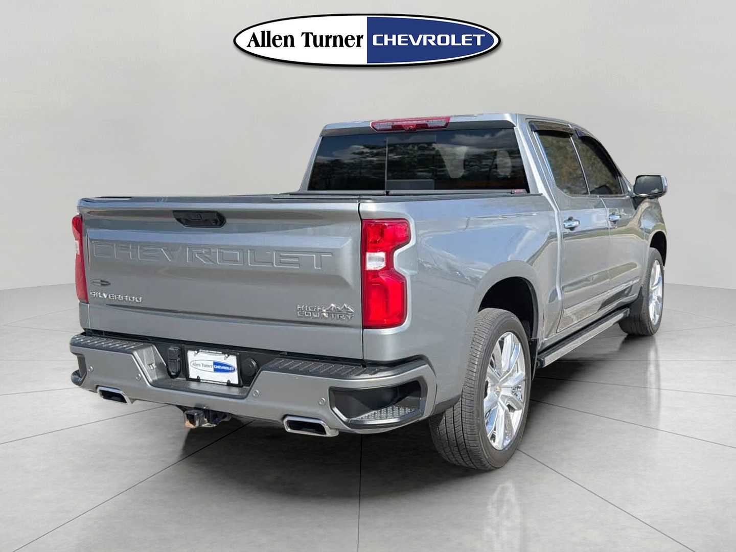 Used 2024 Chevrolet Silverado 1500 High Country w/ Technology Package image 4