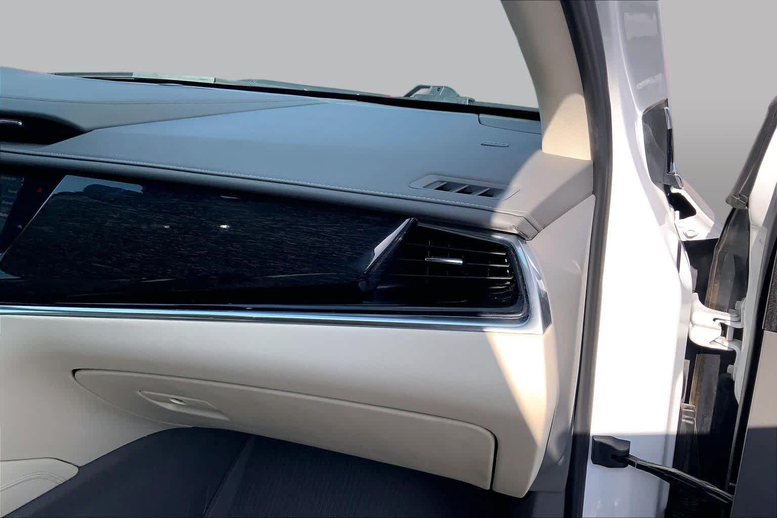 Used 2020 Cadillac XT6 Premium Luxury FWD image 19