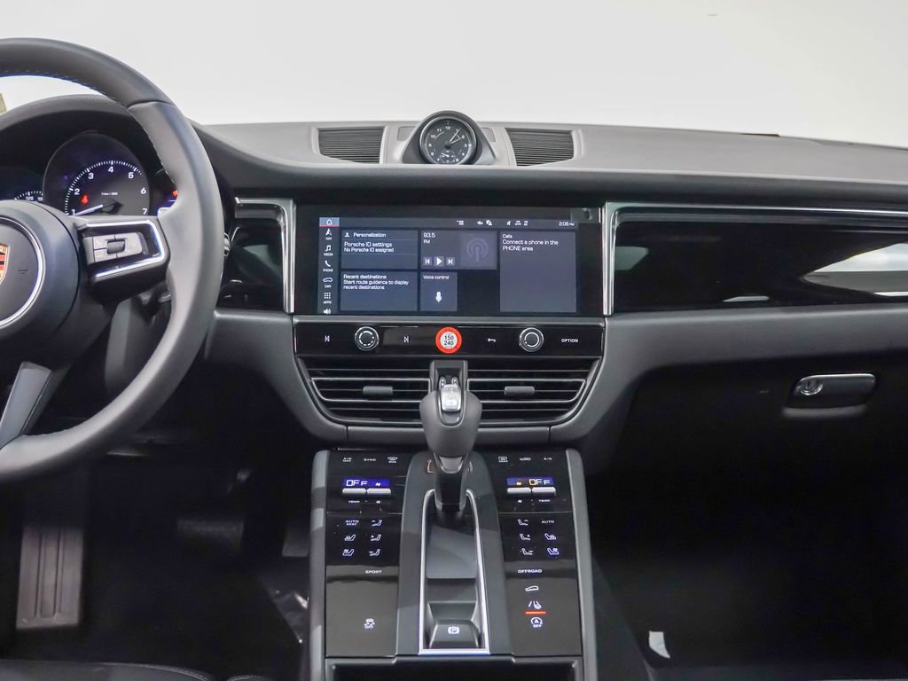 Used 2026 Porsche Macan AWD/4WD image 35