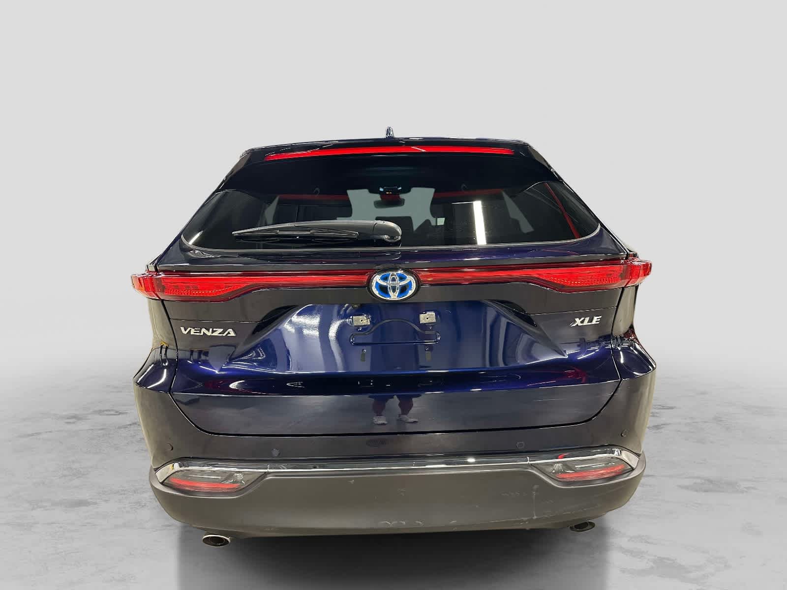 Used 2024 Toyota Venza XLE AWD/4WD image 4
