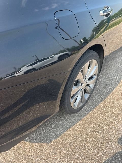 Used 2017 Chevrolet Malibu Premier w/ Premier Sun and Wheel Package FWD image 8