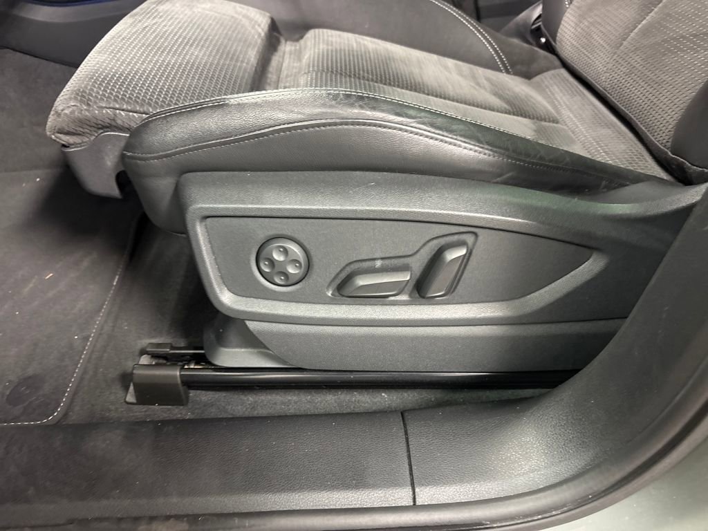 Used 2020 Audi SQ5 Premium Plus w/ Premium Plus Package image 33