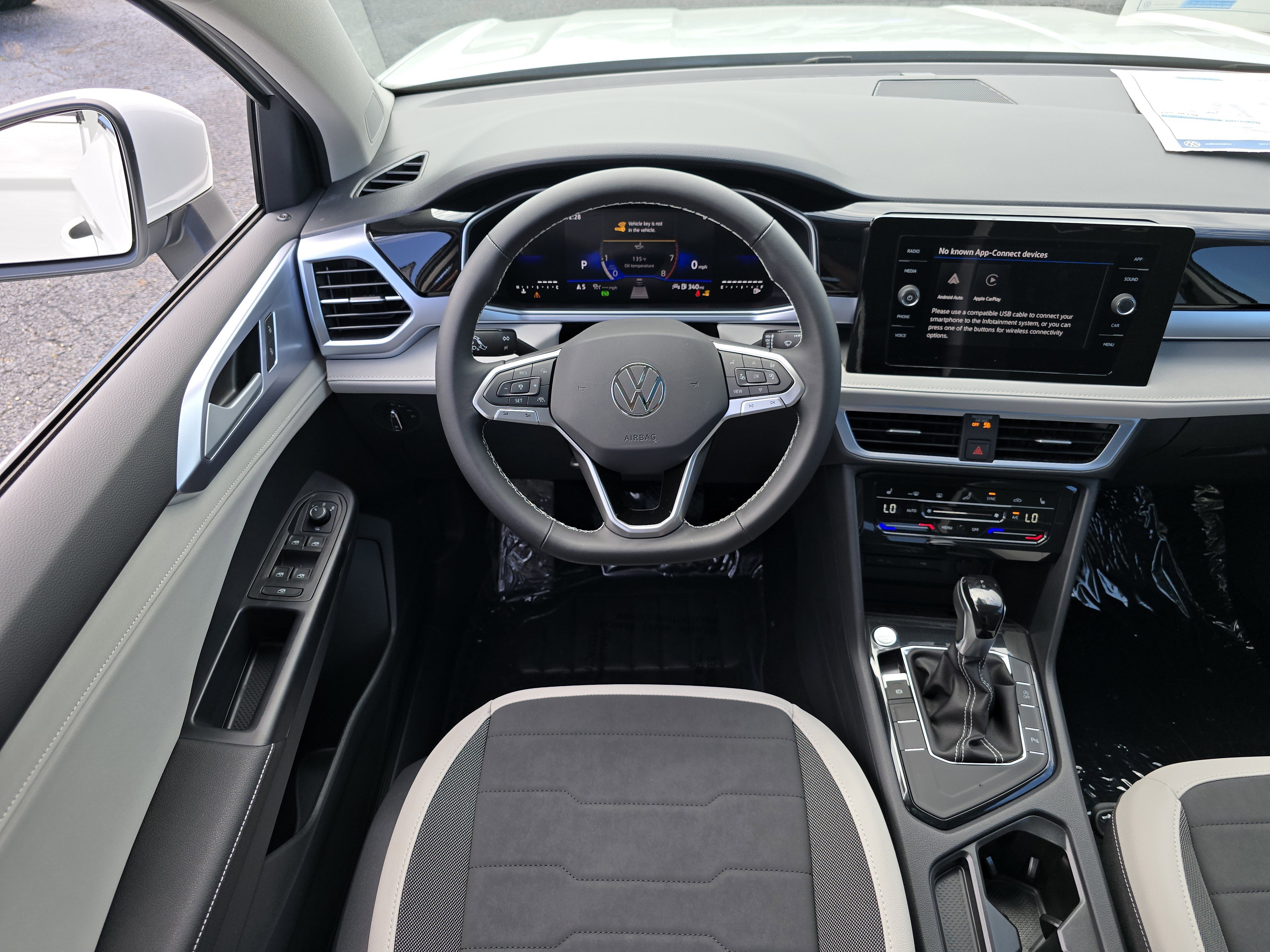 New 2025 Volkswagen Taos SE image 22