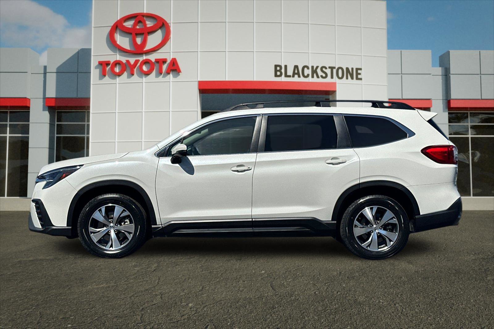 Used 2023 Subaru Ascent Premium w/ Convenience Package AWD/4WD image 6
