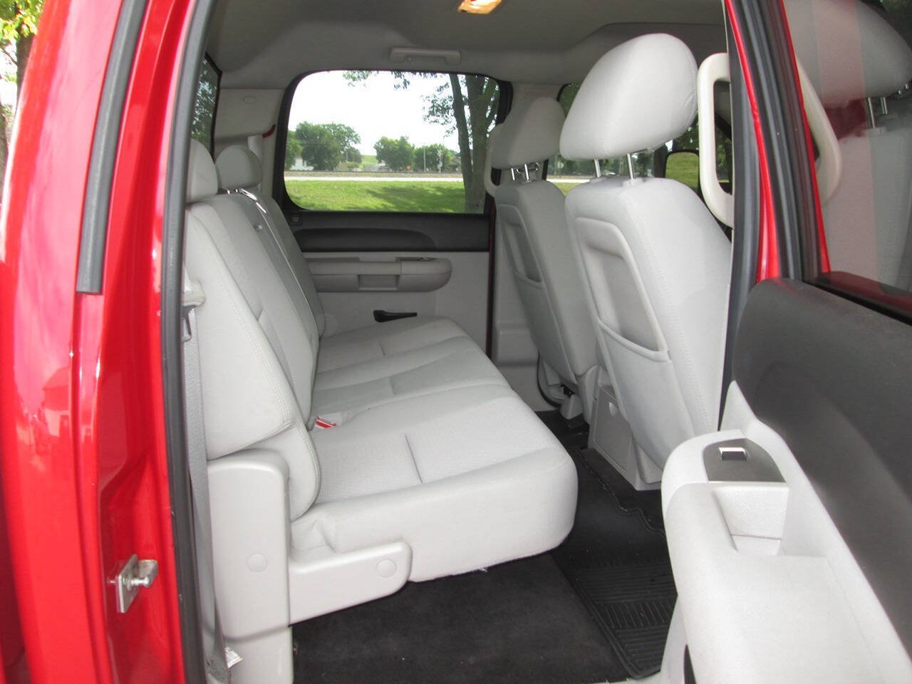 Used 2011 Chevrolet Silverado 2500 LT w/ Interior Plus Package AWD/4WD image 19