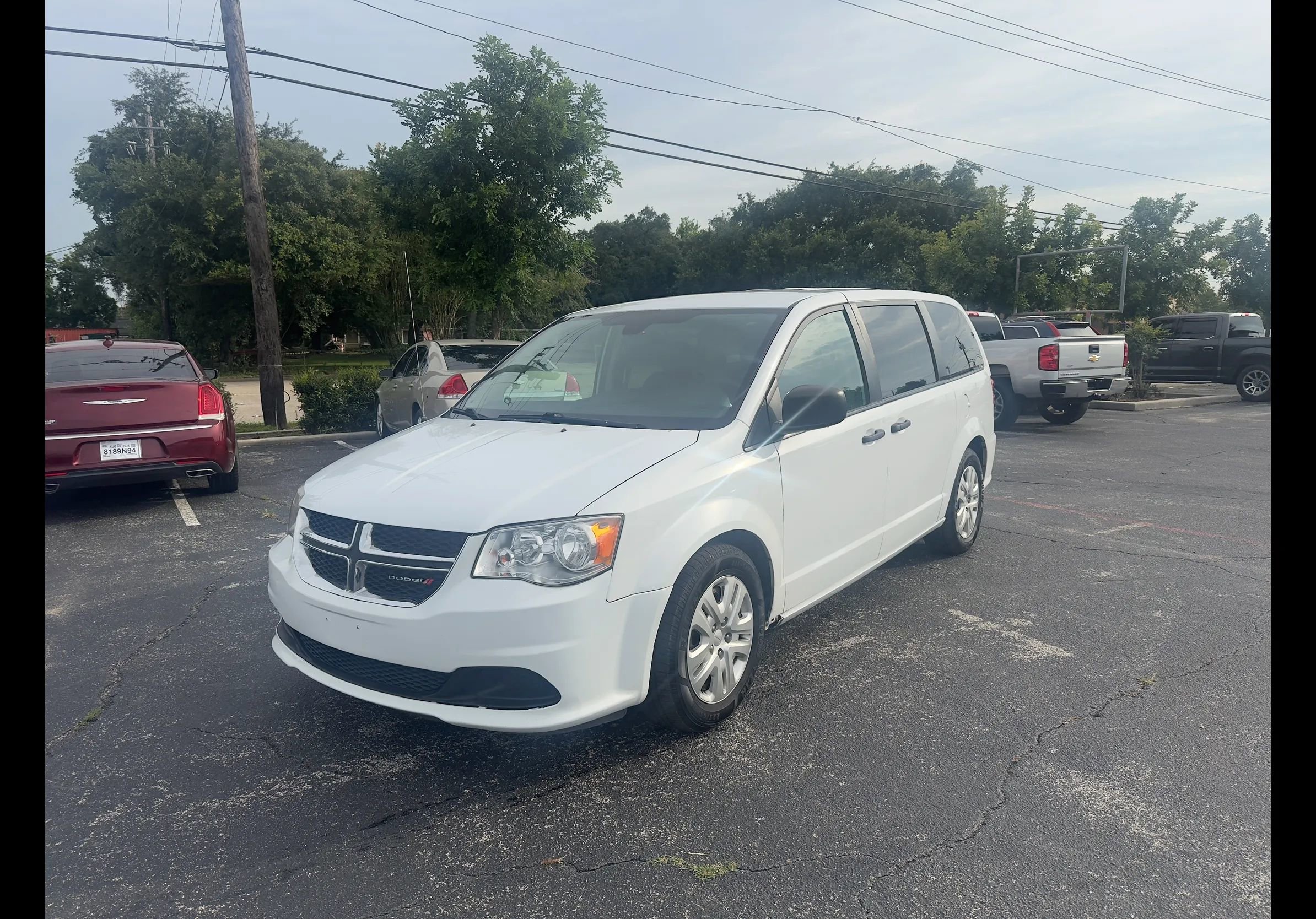 Used 2019 Dodge Grand Caravan SE w/ UConnect Hands-Free Group FWD image 1
