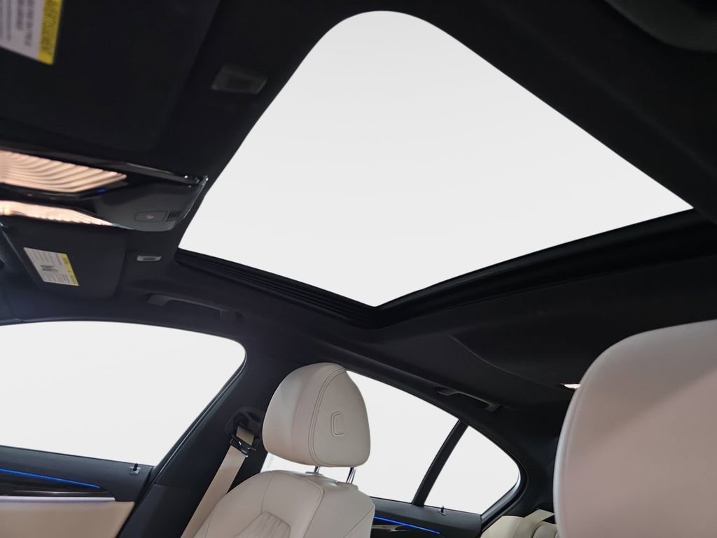 Certified 2022 BMW 530e w/ Convenience Package image 26