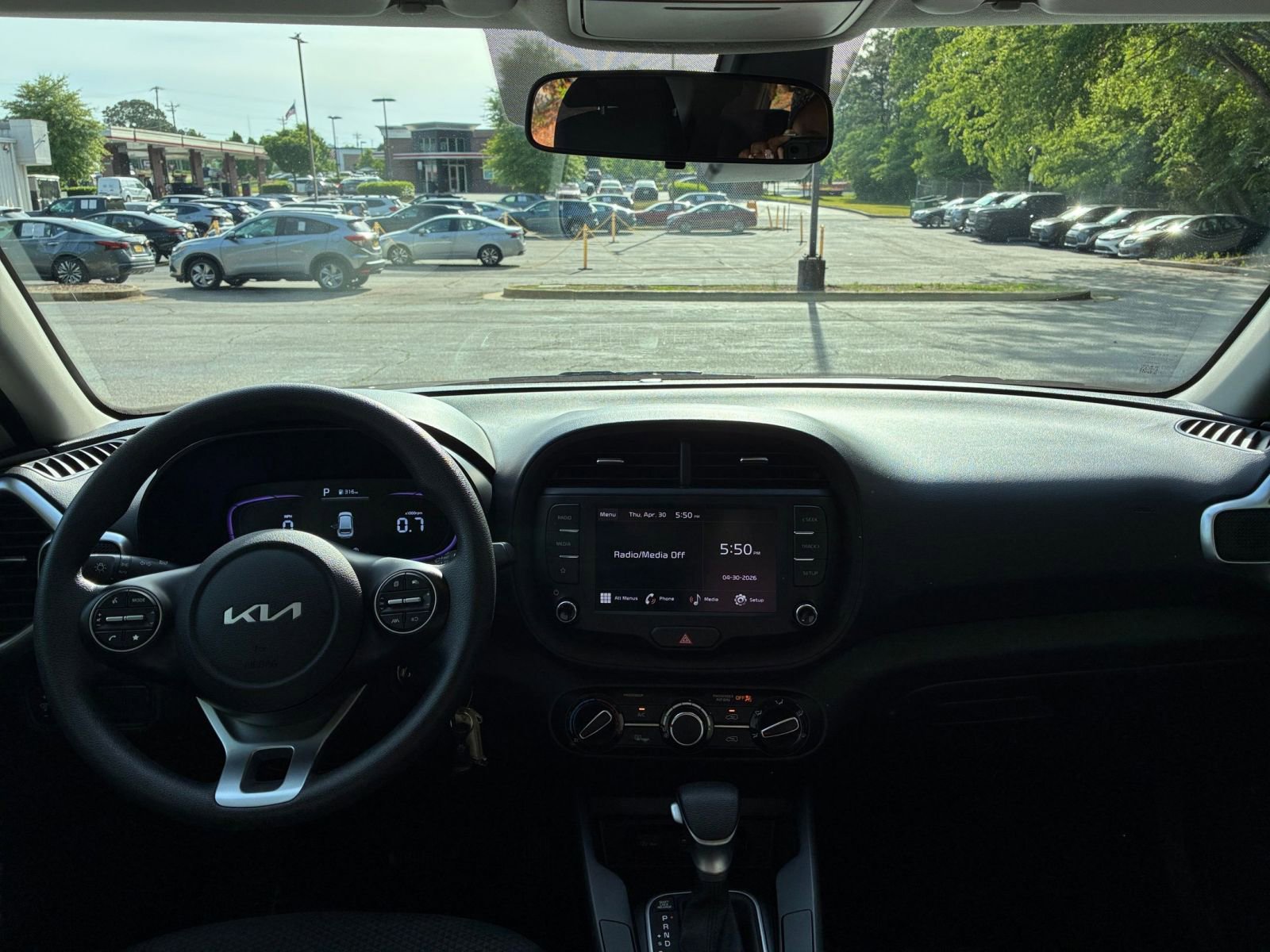 Used 2025 Kia Soul LX w/ LX Technology Package FWD image 40