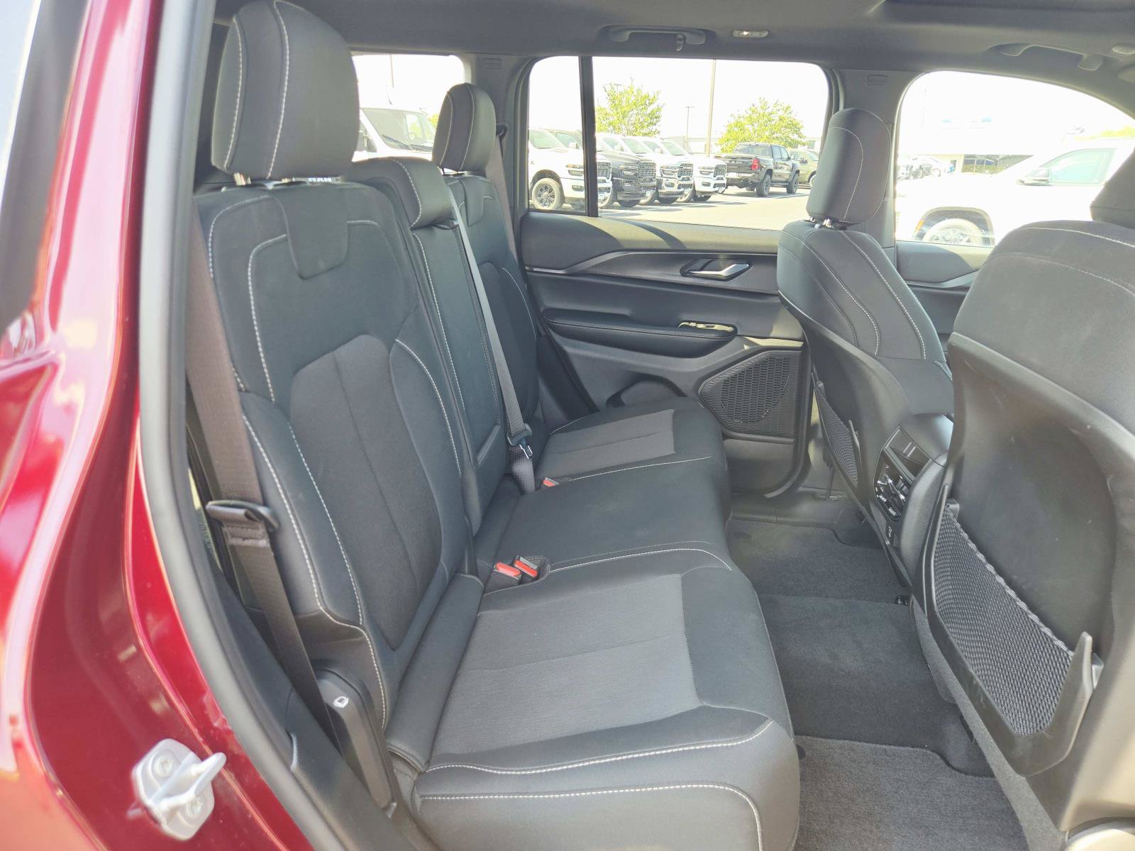 Used 2025 Jeep Grand Cherokee Laredo X w/ Luxury Tech Group I AWD/4WD image 16