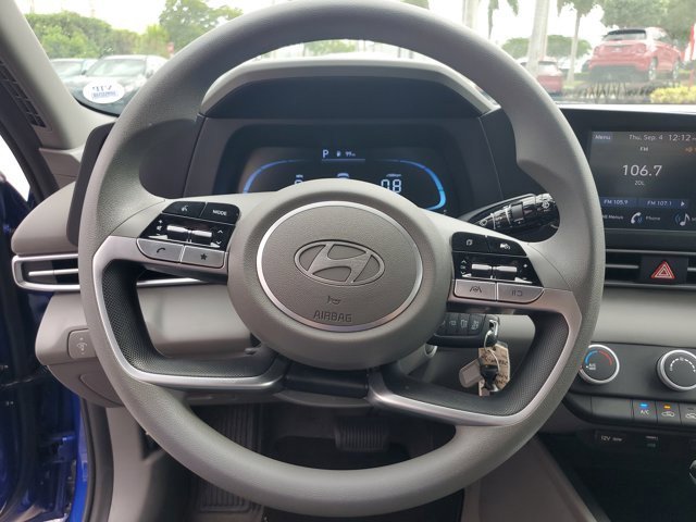 Used 2024 Hyundai Elantra SE image 27