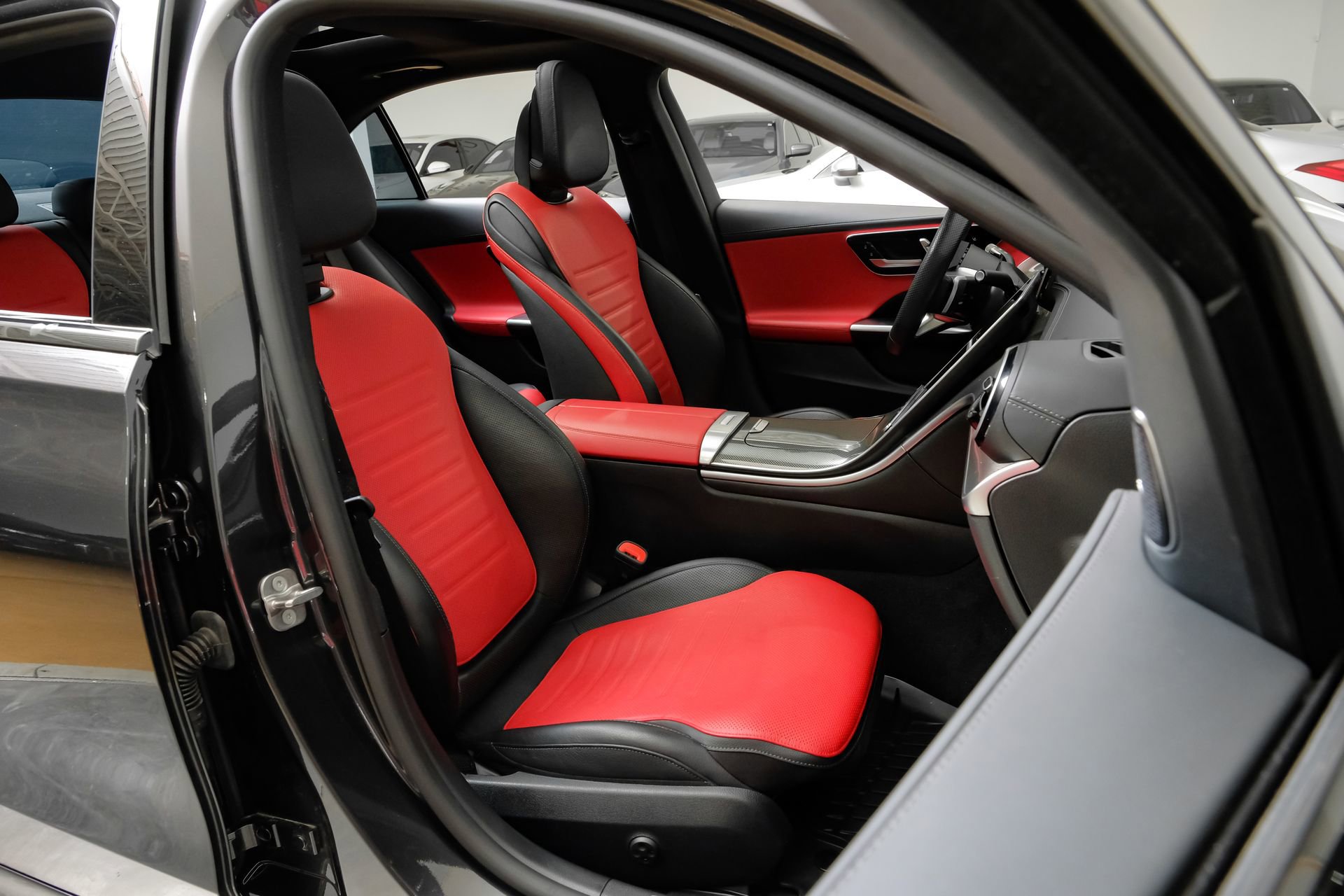 Used 2024 Mercedes-Benz C 300 Sedan w/ Pinnacle Trim Package image 32