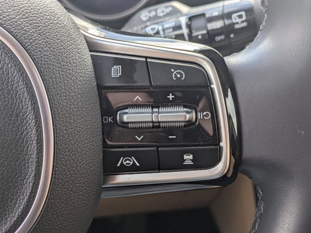 Used 2024 Kia Carnival EX image 12