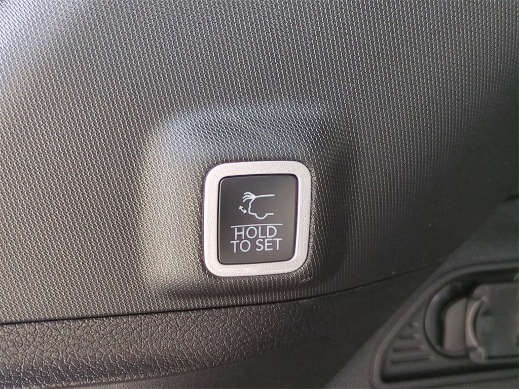 New 2025 Jeep Grand Cherokee Summit image 14