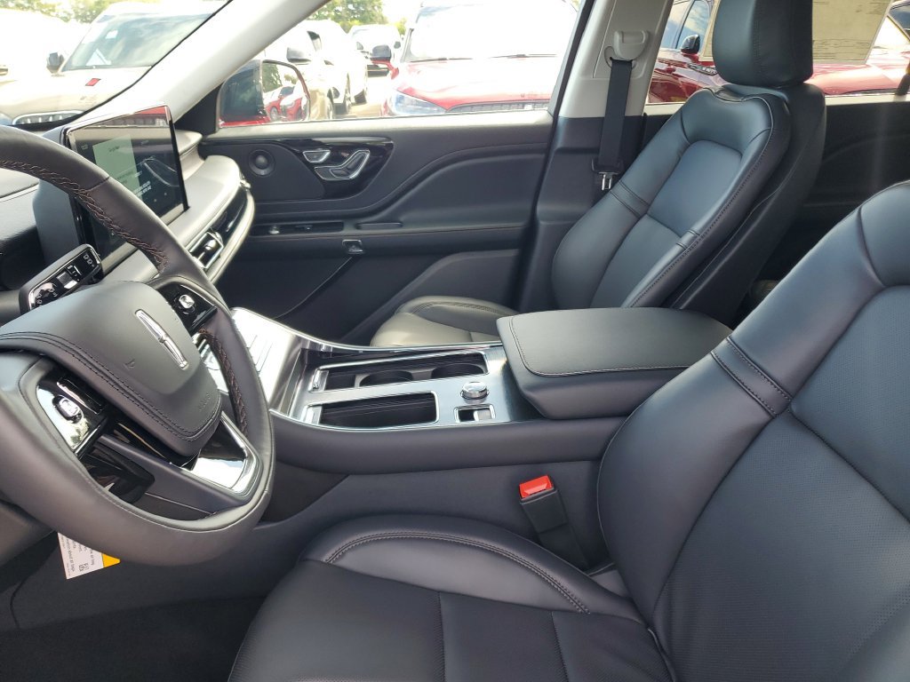 New 2025 Lincoln Aviator 2WD w/ Jet Appearance Package image 22