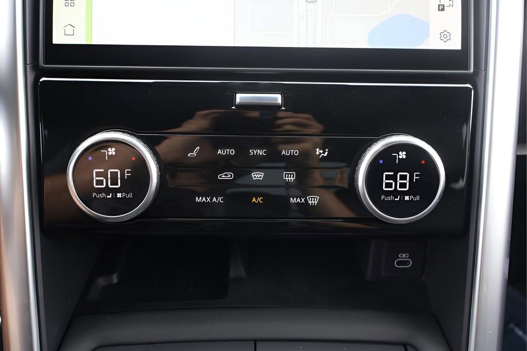 Used 2025 Land Rover Discovery S AWD/4WD image 26