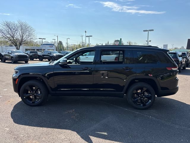 New 2026 Jeep Grand Cherokee L Limited w/ Limited Altitude Package AWD/4WD image 3