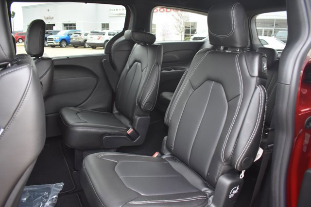 New 2026 Chrysler Pacifica Select image 15