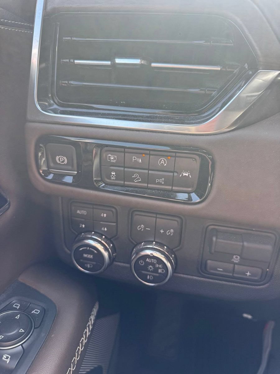 Certified 2025 GMC Yukon Denali Ultimate AWD/4WD image 19