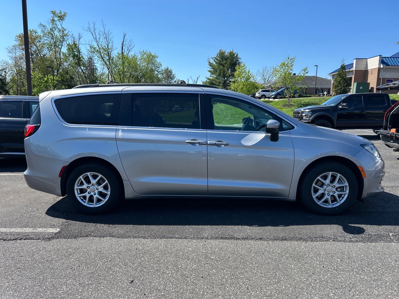 Used 2020 Chrysler Voyager Lxi FWD image 4