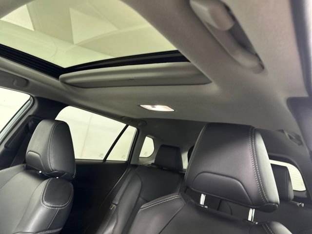 Used 2022 Toyota Corolla Cross XLE image 12