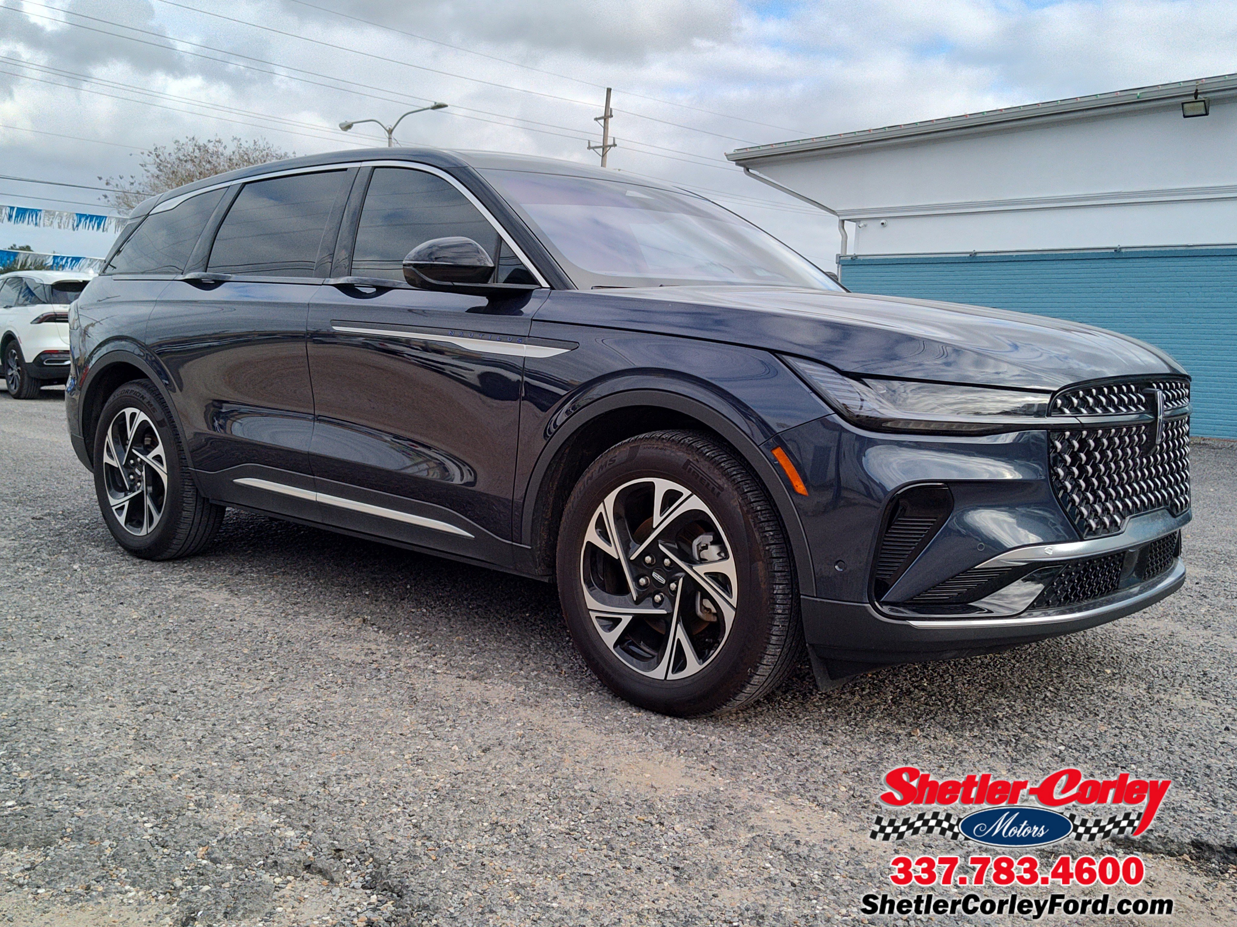 Used 2024 Lincoln Nautilus Premier image 11