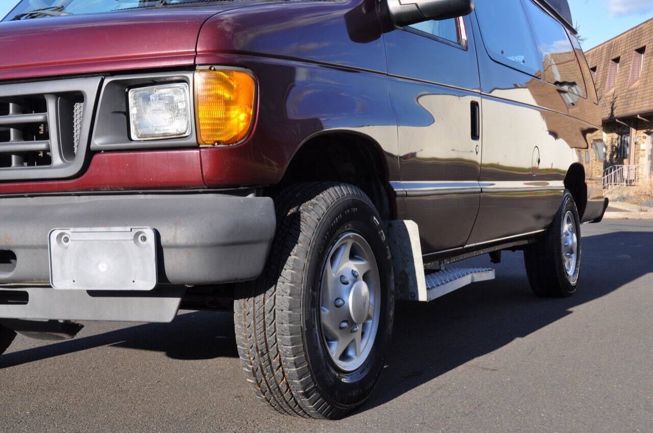 Used 2005 Ford E-350 and Econoline 350 XL RWD image 4