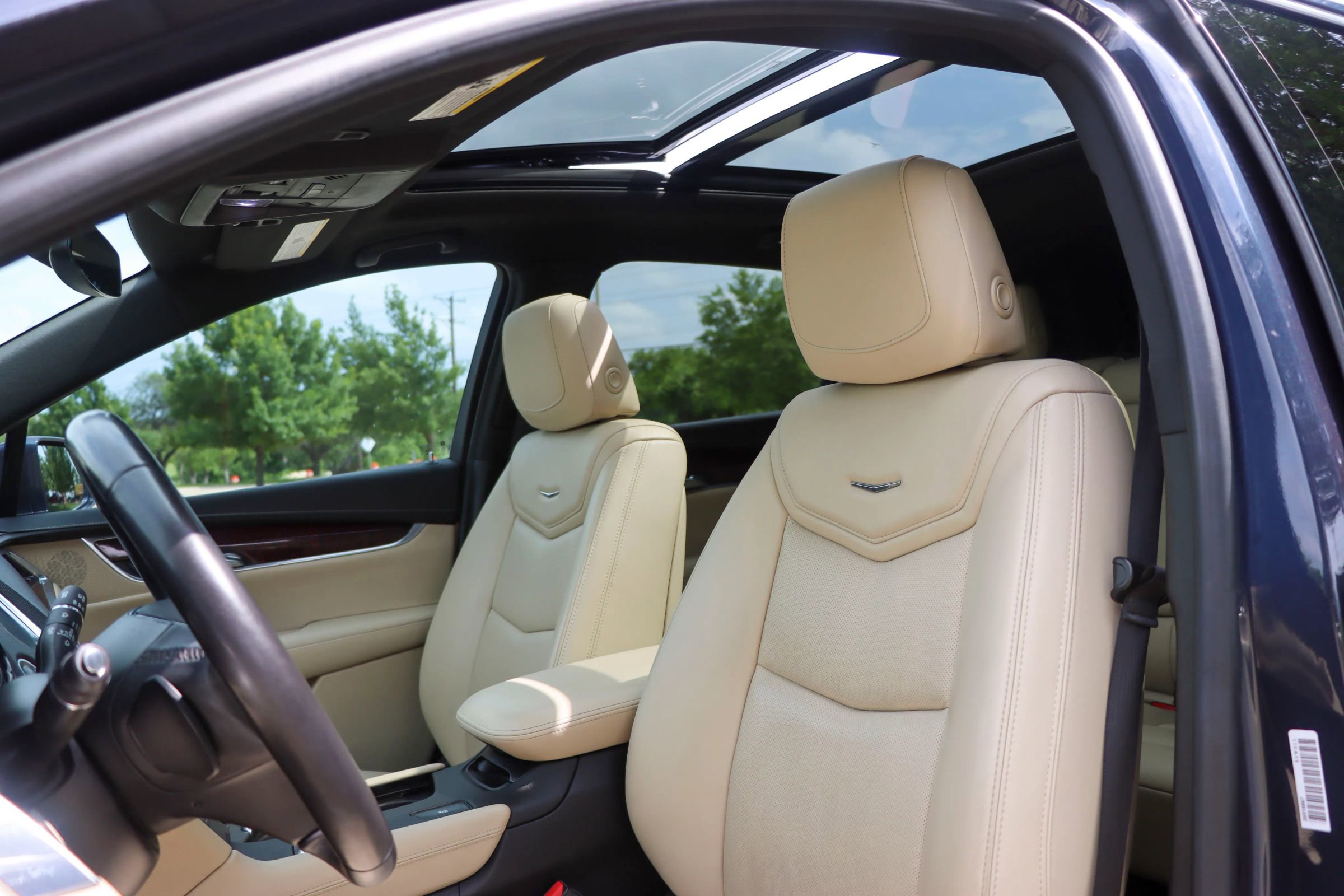 Used 2018 Cadillac XT5 Luxury w/ Driver Awareness Package FWD image 15