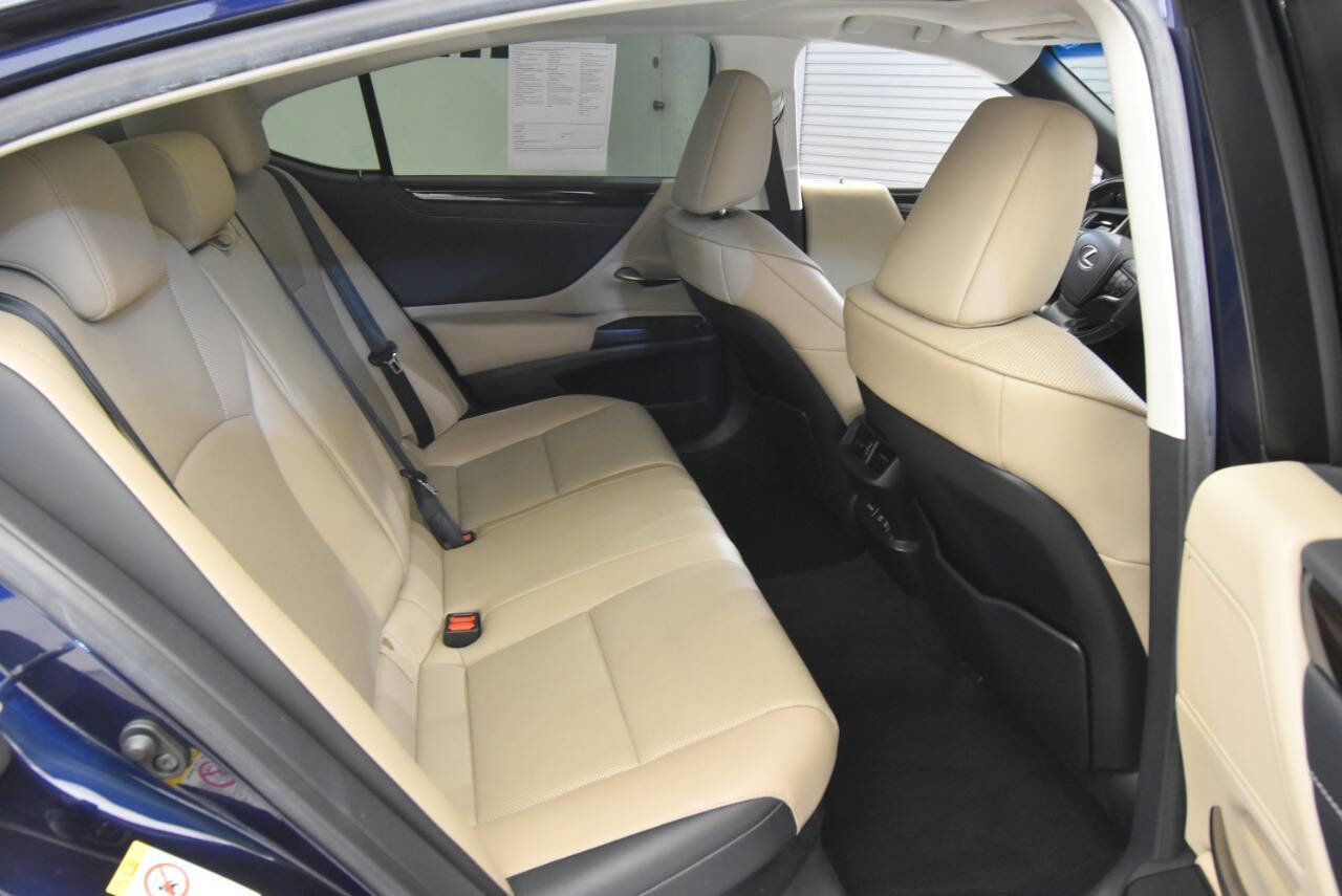 Used 2019 Lexus ES 300h w/ Premium Package image 22