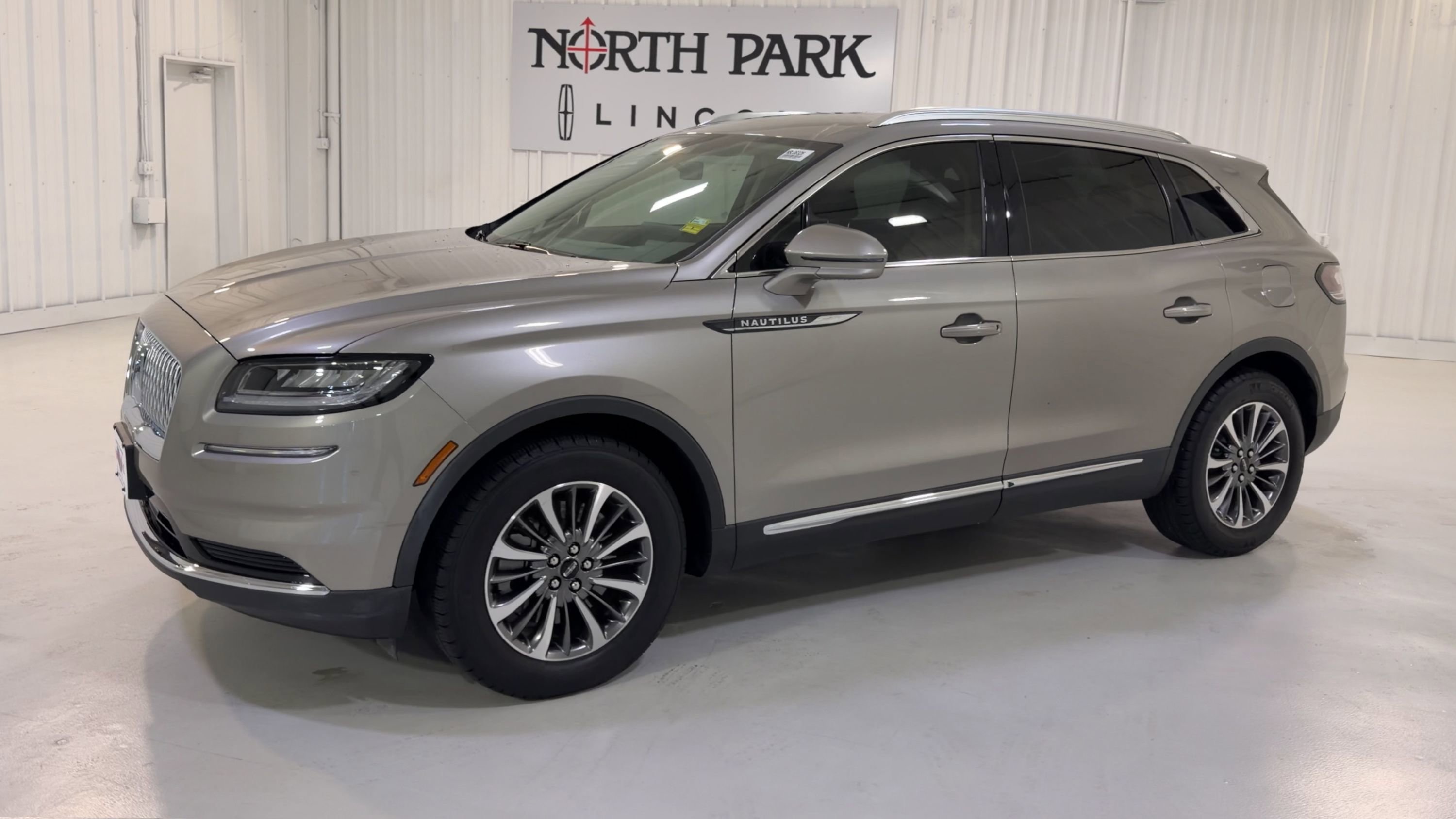 Used 2023 Lincoln Nautilus FWD w/ Premium Package image 6