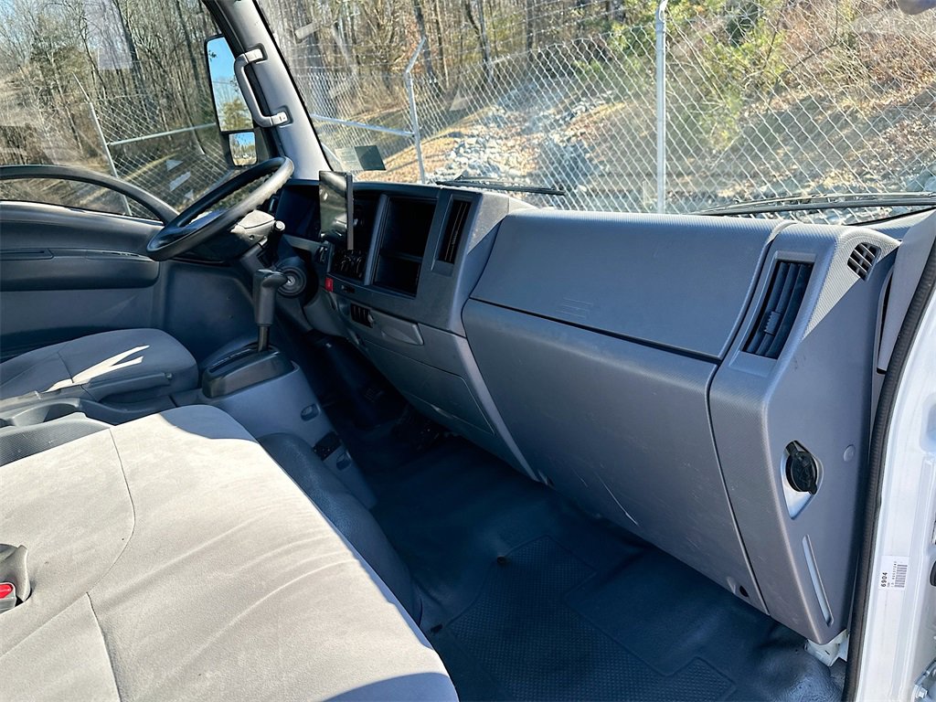 Used 2018 Isuzu NPR image 30