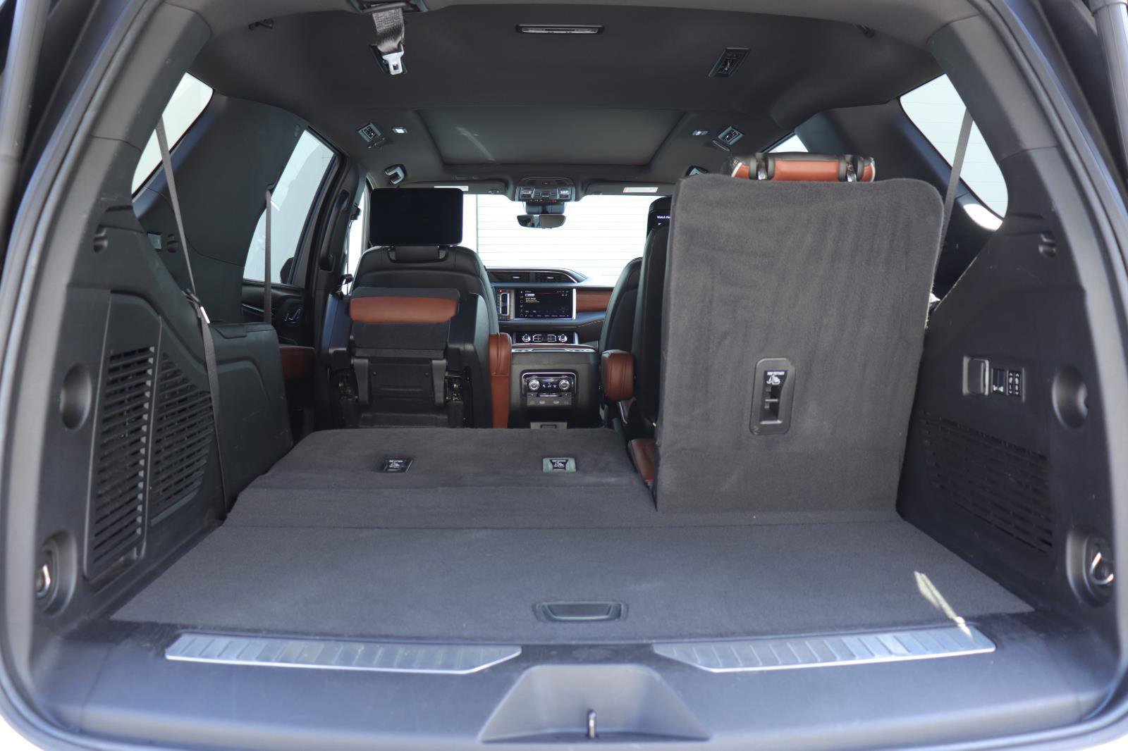 Used 2024 GMC Yukon Denali Ultimate AWD/4WD image 16