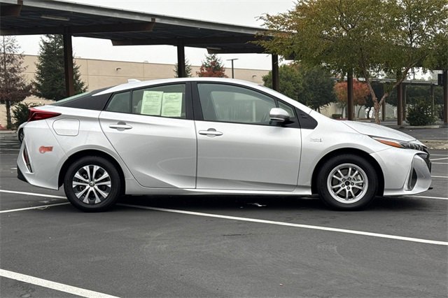 Used 2020 Toyota Prius Prime XLE image 3