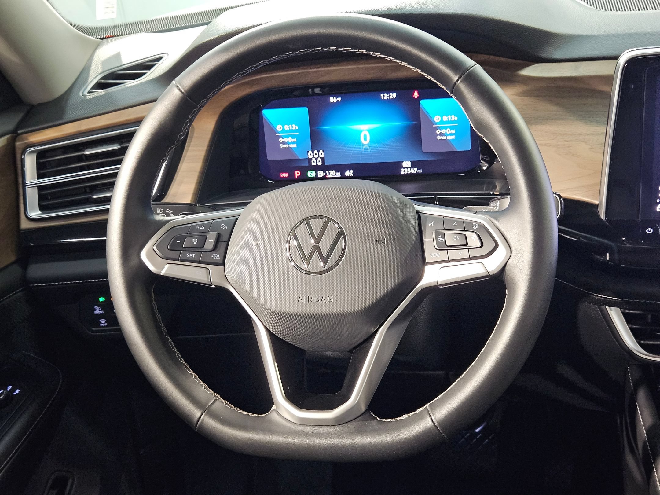 Used 2025 Volkswagen Atlas SE FWD image 26