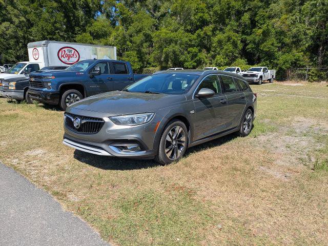 Used 2018 Buick Regal Preferred w/ Sights and Sounds Package AWD/4WD image 4