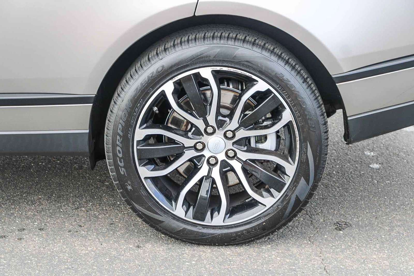 Used 2017 Land Rover Range Rover Long Wheelbase Autobiography image 10