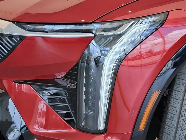 New 2025 Cadillac Optiq Luxury 1 w/ LPO, ONYX Package image 7