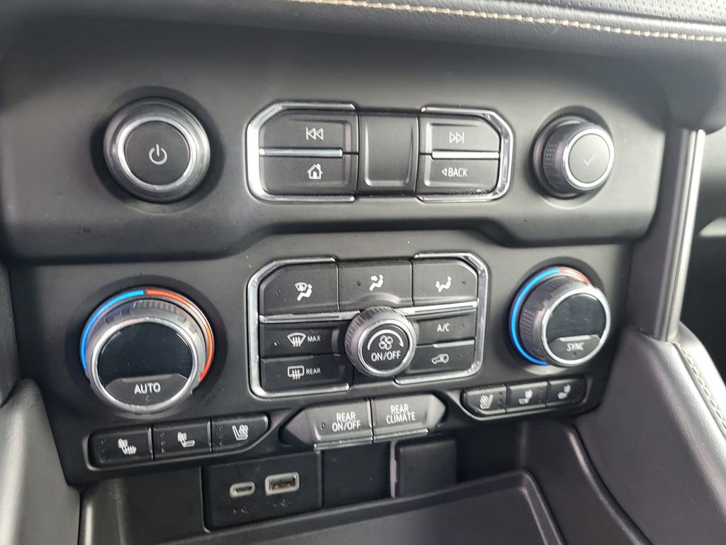 Used 2023 Chevrolet Suburban Premier image 25