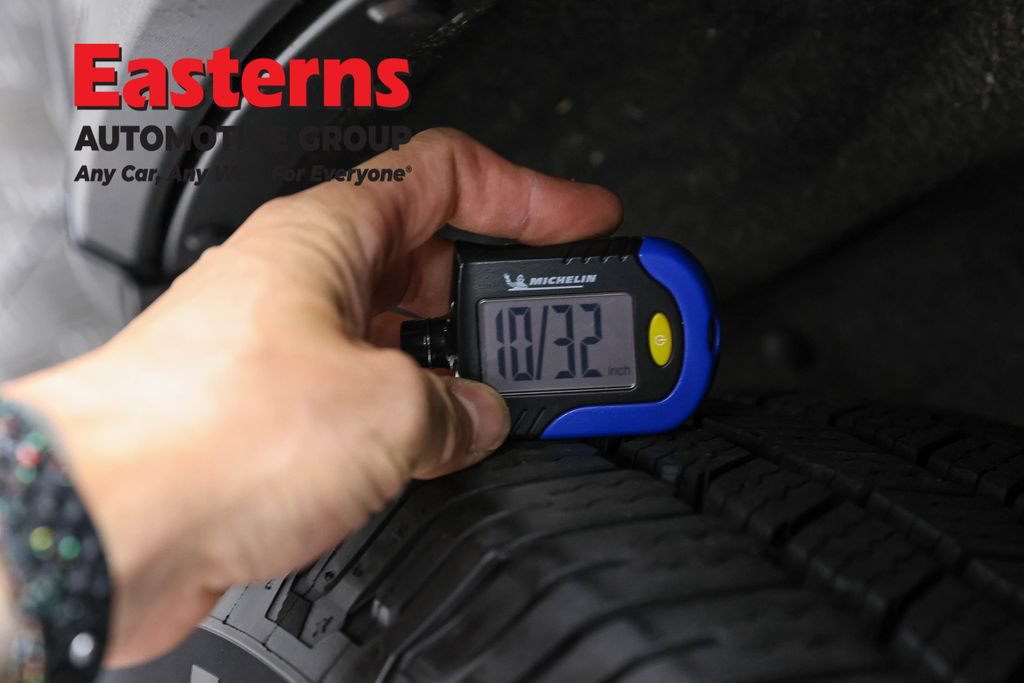Used 2020 Jeep Grand Cherokee Laredo AWD/4WD image 25