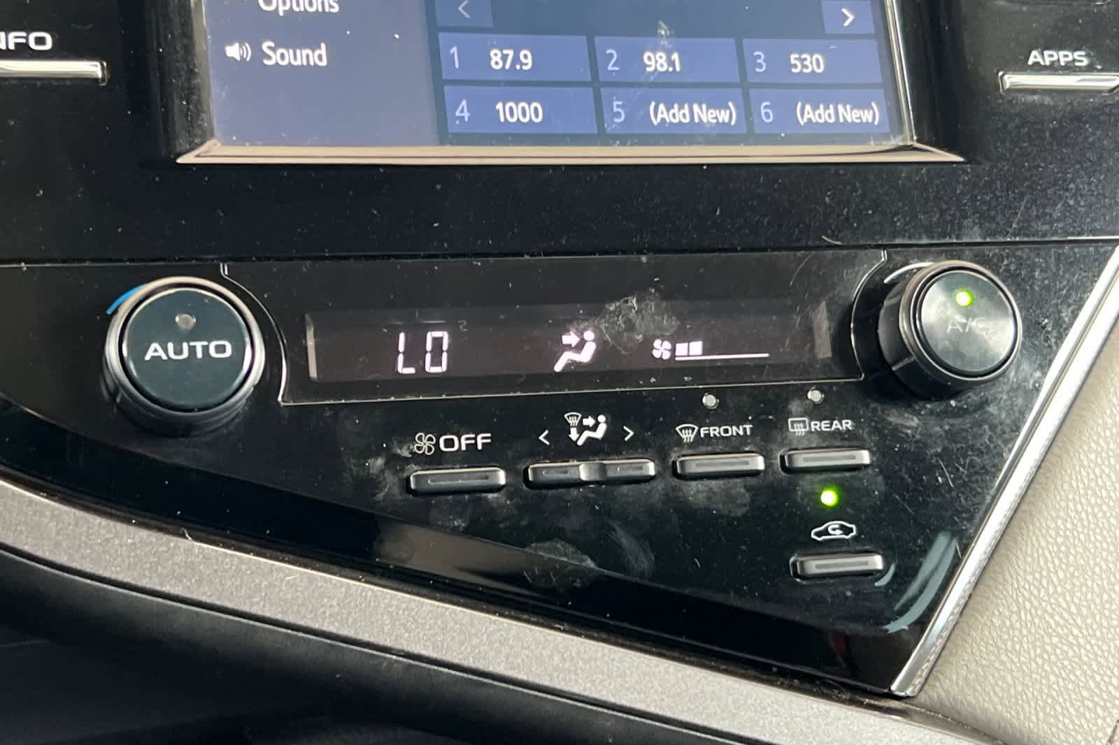 Used 2018 Toyota Camry SE FWD image 20