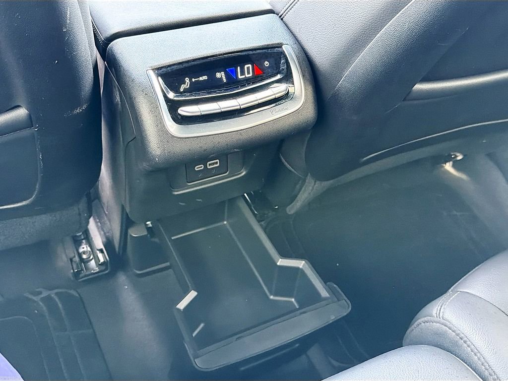 Used 2024 Cadillac XT6 Luxury image 26