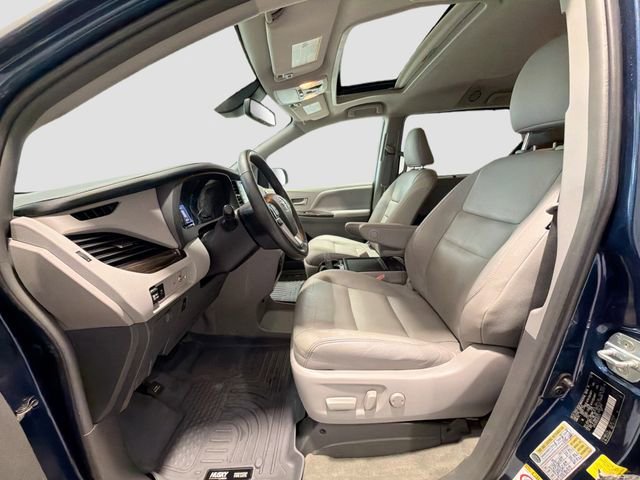 Used 2018 Toyota Sienna XLE FWD image 17