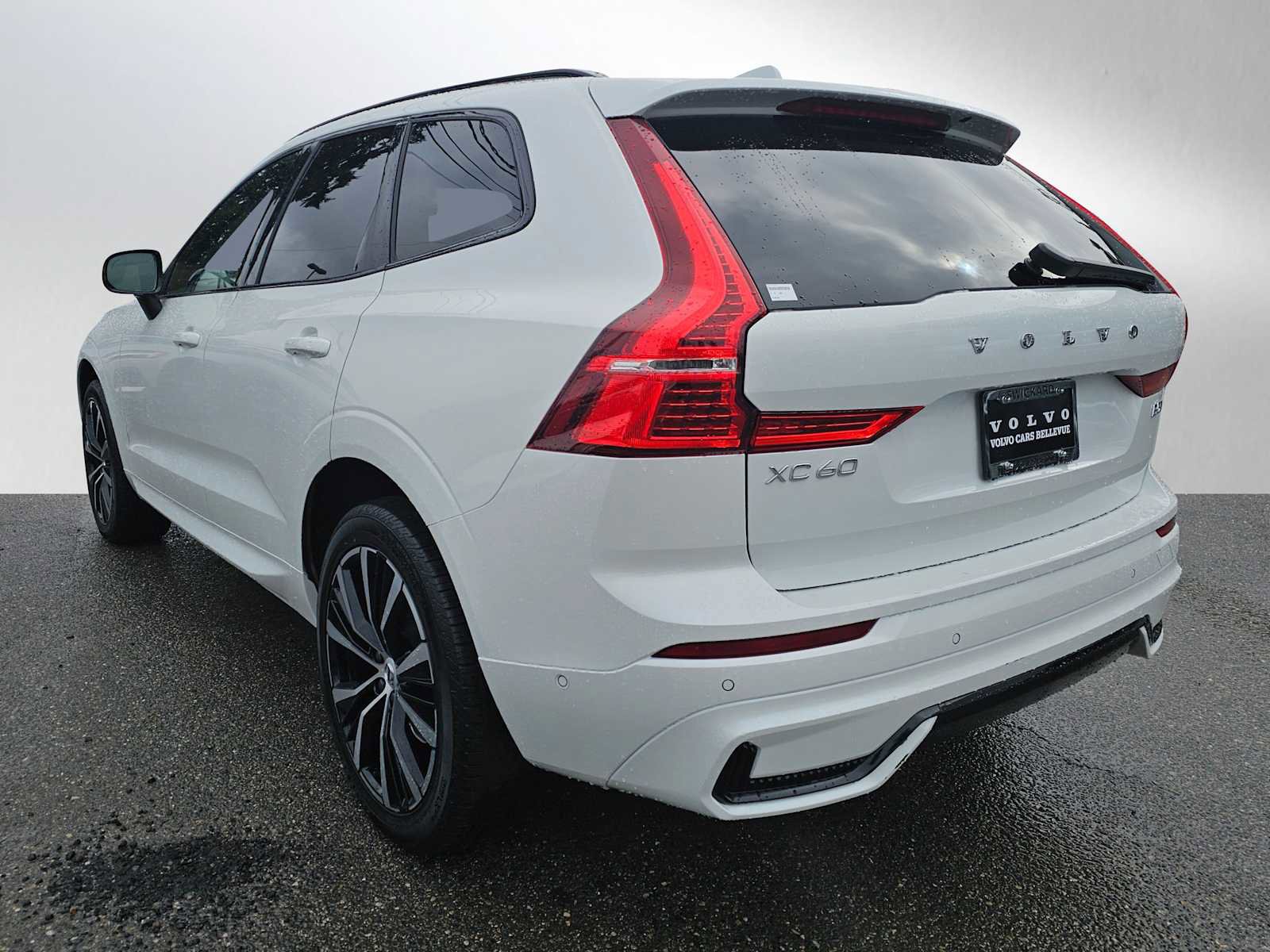 Certified 2025 Volvo XC60 B5 Plus AWD/4WD image 6