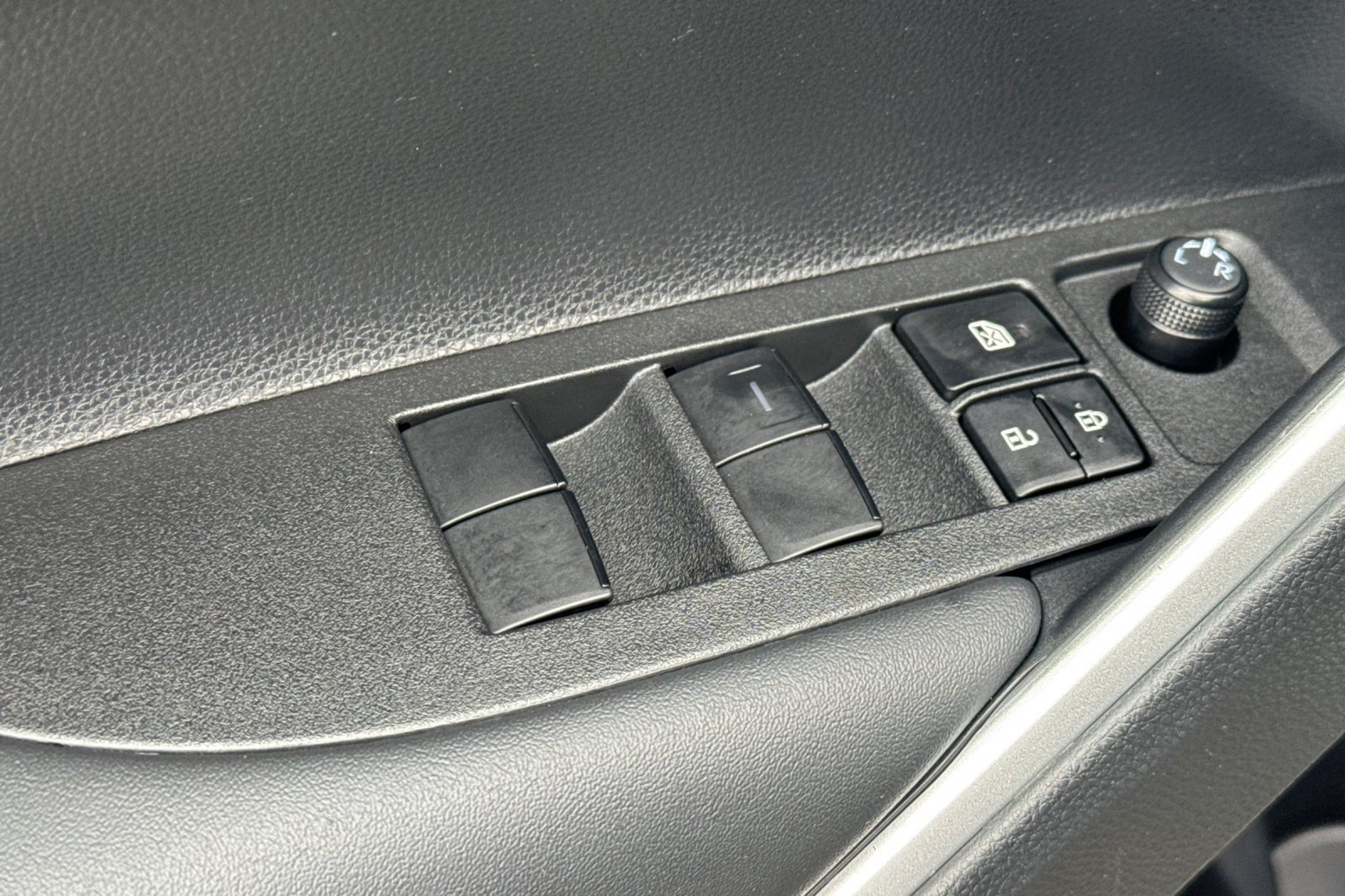 Used 2026 Toyota Corolla Cross LE FWD image 13