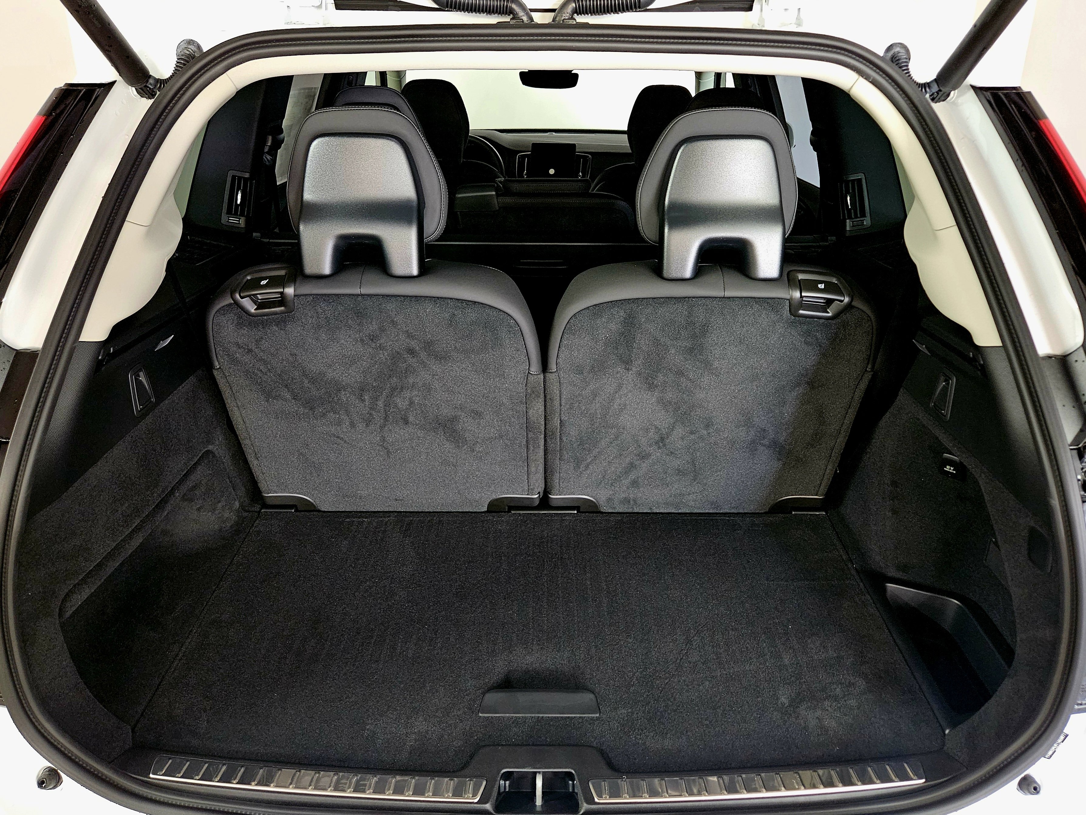New 2026 Volvo XC90 B6 Plus w/ Protection Package image 18